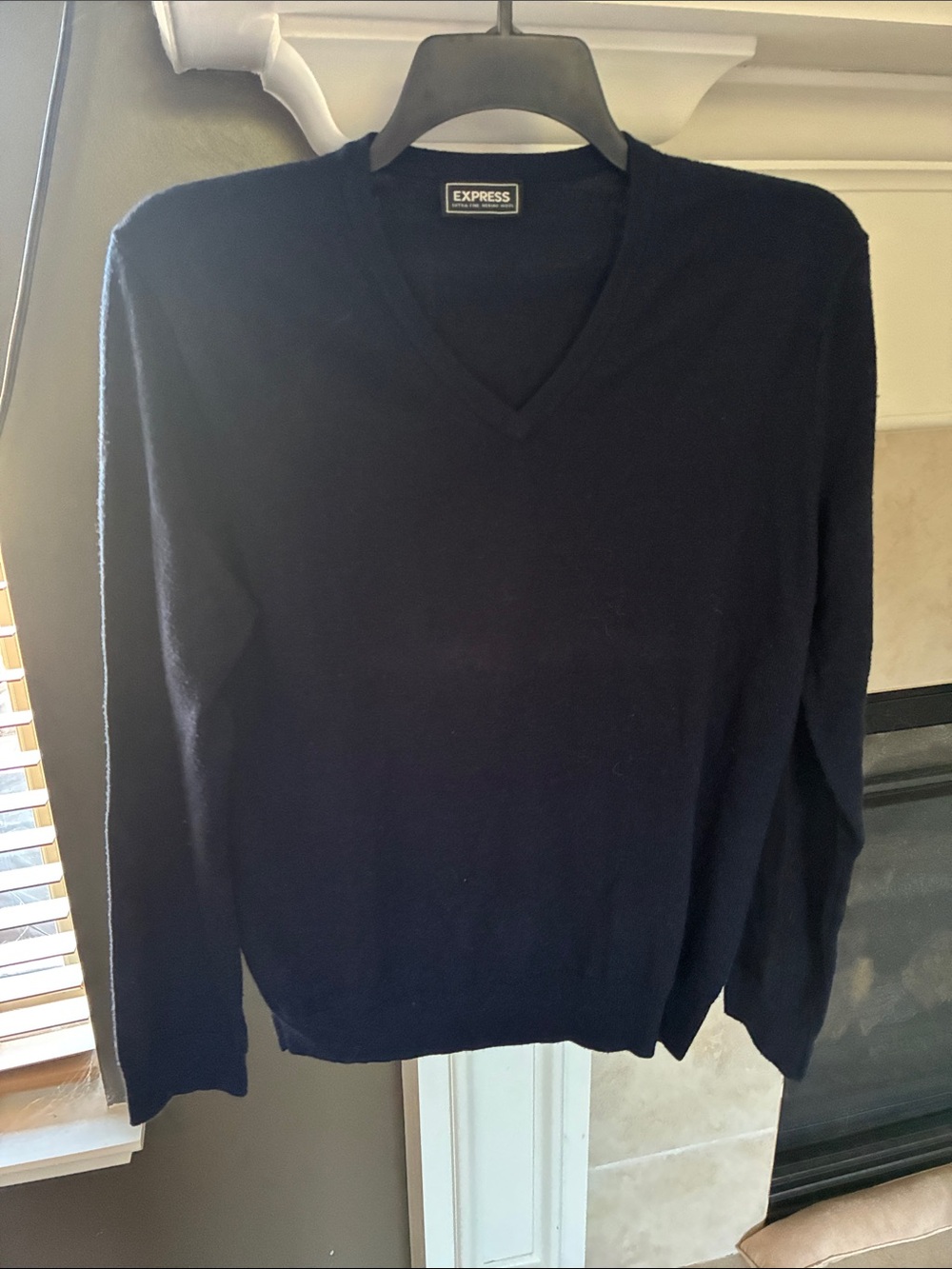 Express Men's V-Neck Sweater - Navy Blue sz L. MA